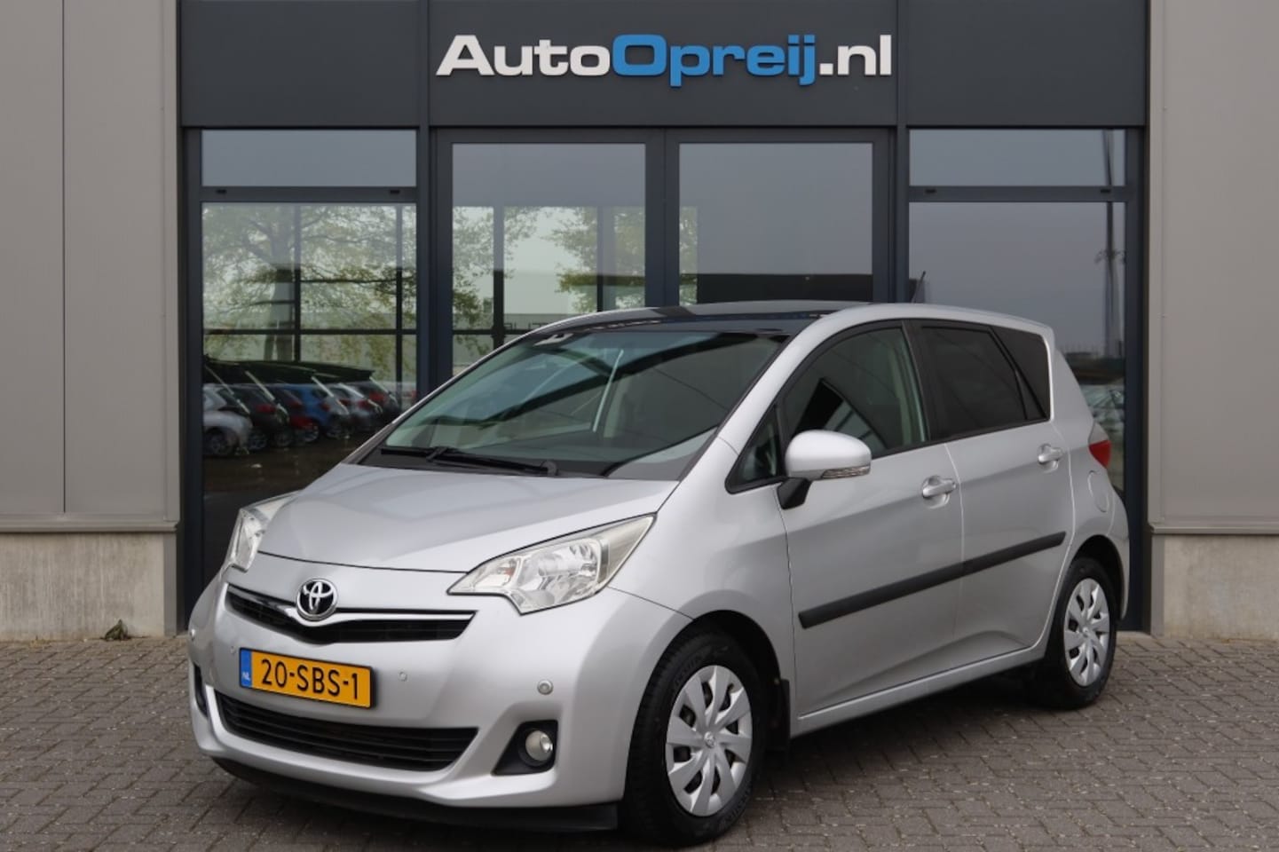 Toyota Verso S - 1.3 VVT-i Aspiration AUTOMAAT Clima, Cruise,camera, Pano dak, Trekhaak - AutoWereld.nl