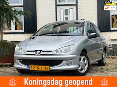 Peugeot 206 - 1.4 Quiksilver|Airco|Elek-ramen|Trekhaak|