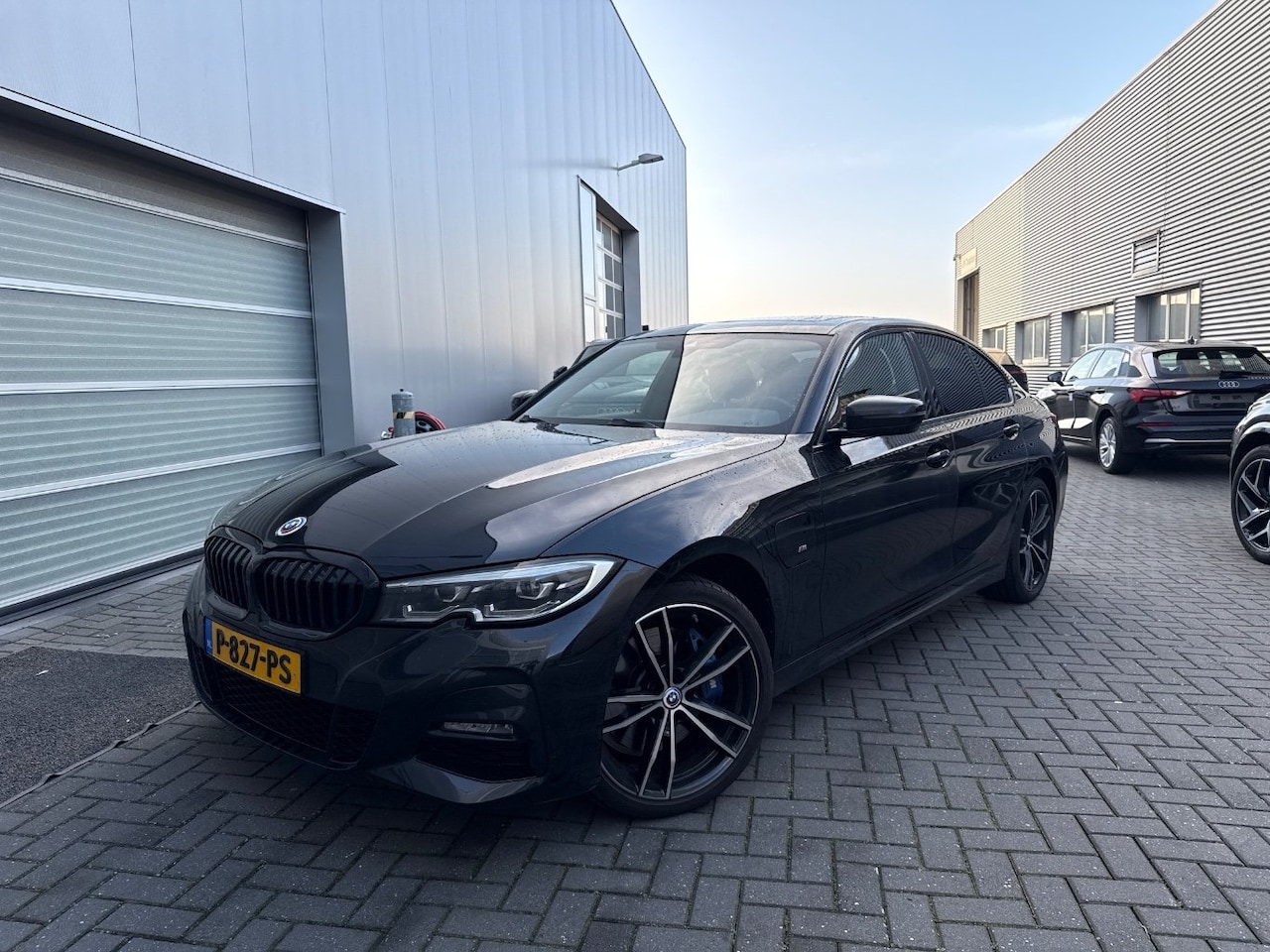 BMW 3-serie - 330e High Executive 292 PK | M Sport | Panoramadak | Voorstoelen Verwarmd | Achteruitrijca - AutoWereld.nl