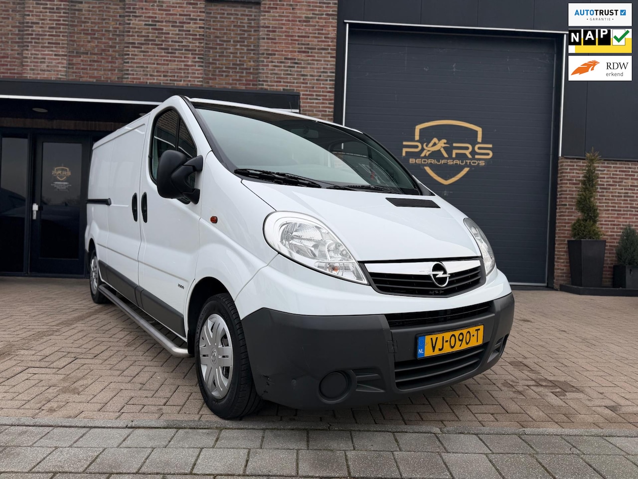 Opel Vivaro - 2.0 CDTI L2H1 Lang 3 persoons Airco Cruise Navi Elk.Ramen zeer nette - AutoWereld.nl