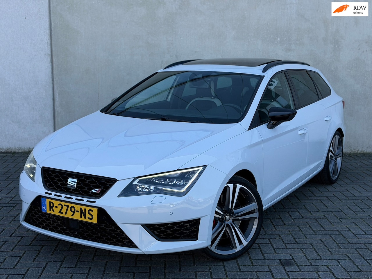 SEAT Leon ST - 2.0 TSI Cupra 280 DSG Pano Dynamic Grau! Sound ACC DAB Navi - AutoWereld.nl