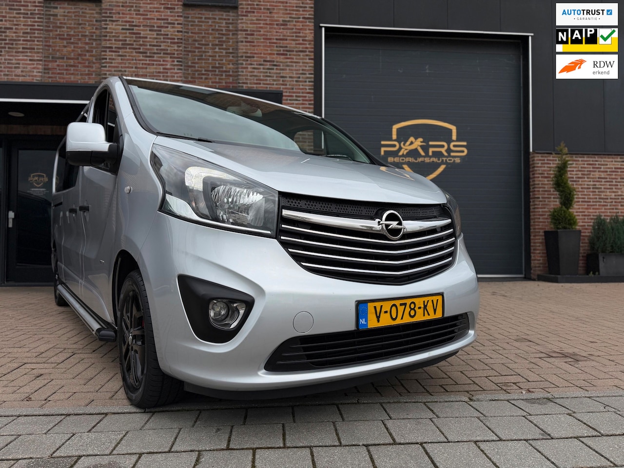 Opel Vivaro - 1.6 CDTI L2H1 DC Sport EcoFlex Dubbele Cabine Dubbele Schuifdeuren Airco Navi Keyless Entr - AutoWereld.nl