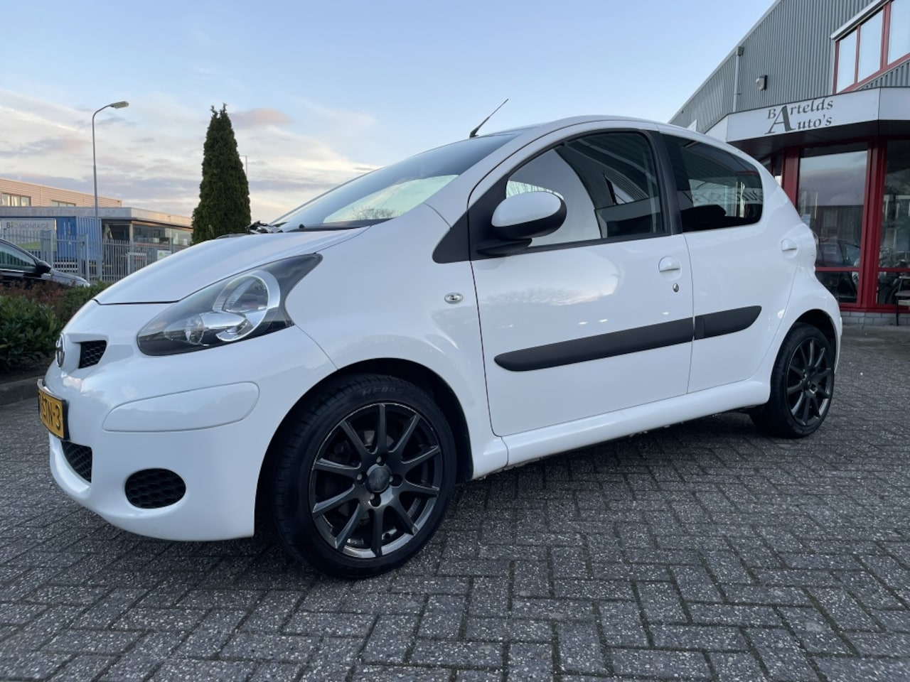 Toyota Aygo - 1.0-12V Comfort Nav. airco ned auto - AutoWereld.nl