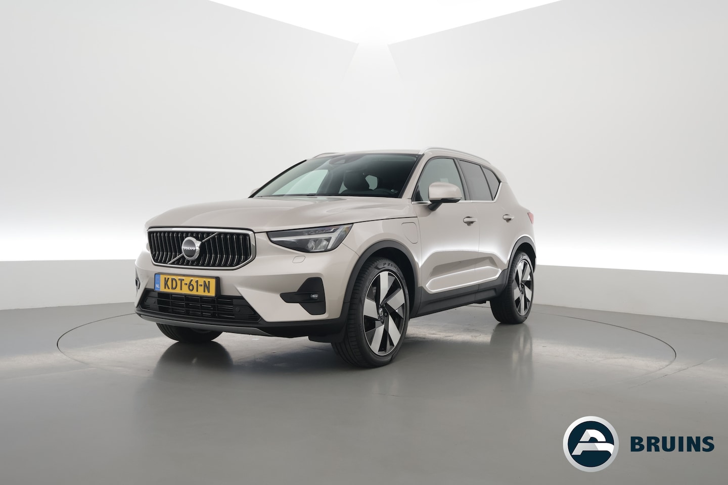 Volvo XC40 - 1.5 T5 Plug-in hybrid Plus Bright | Leer | ACC | Blis | 20' | H&K Audio | Memory stoelen | - AutoWereld.nl