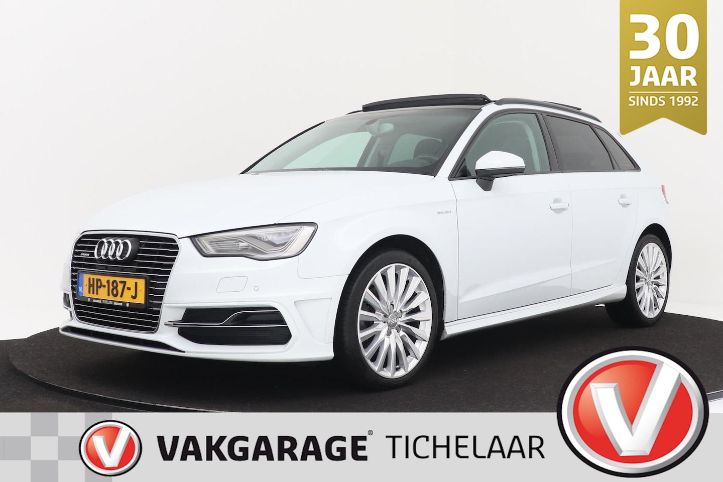 Audi A3 Sportback - 1.4 e-tron PHEV Ambition Pro Line plus | Panoramadak | Sportstoelen - AutoWereld.nl