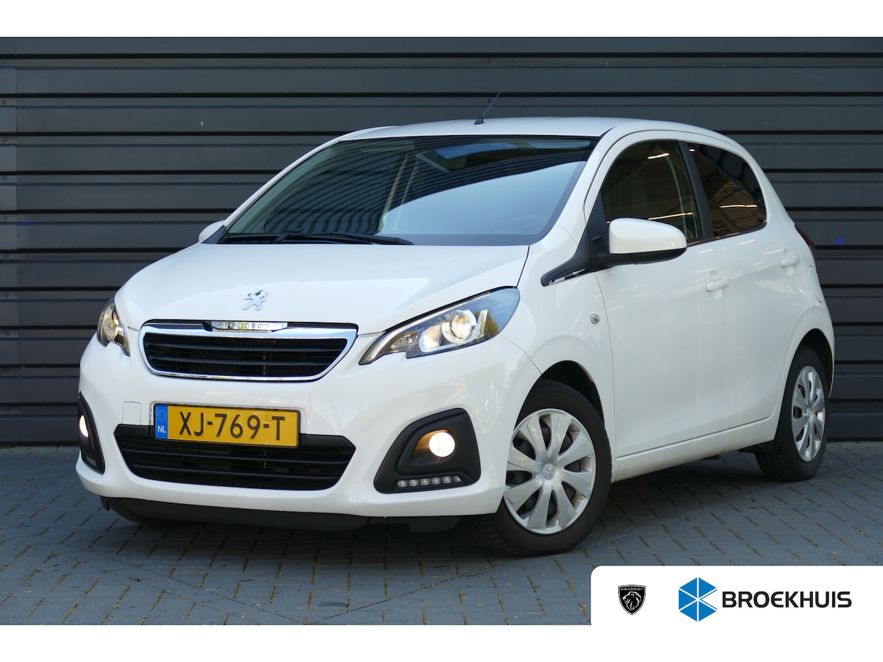 Peugeot 108 - 1.0 E-VTI 72PK 5-DRS ACTIVE / AIRCO / LED / PACK DYNAMIC / BLEUTOOTH / 2E EIGENAAR / SCHIT - AutoWereld.nl