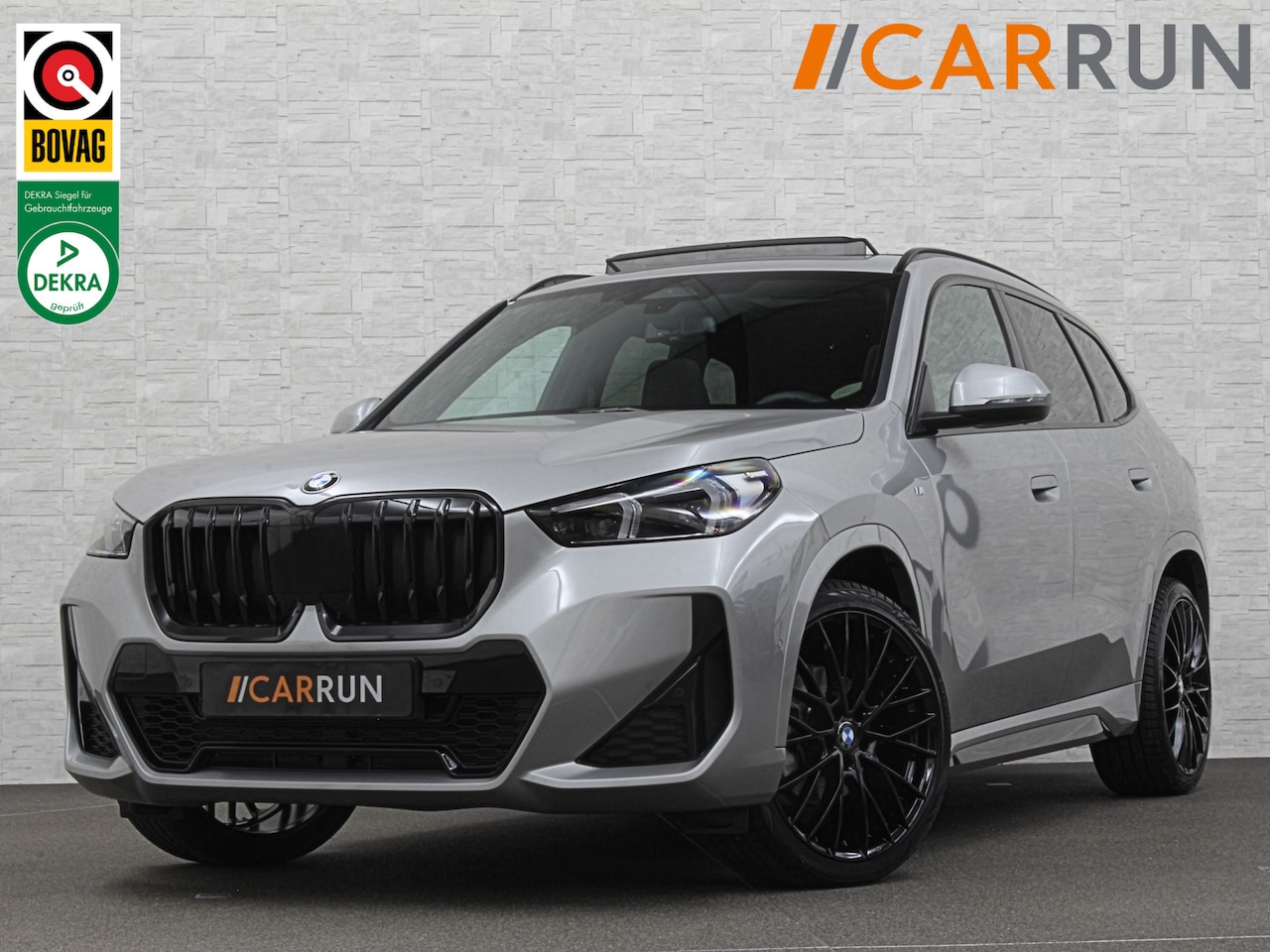 BMW X1 - 18i M-Sport | Panorama | Sportstoelen | Keyless-Entry | Sfeerverlichting | Achteruitrij-Ca - AutoWereld.nl