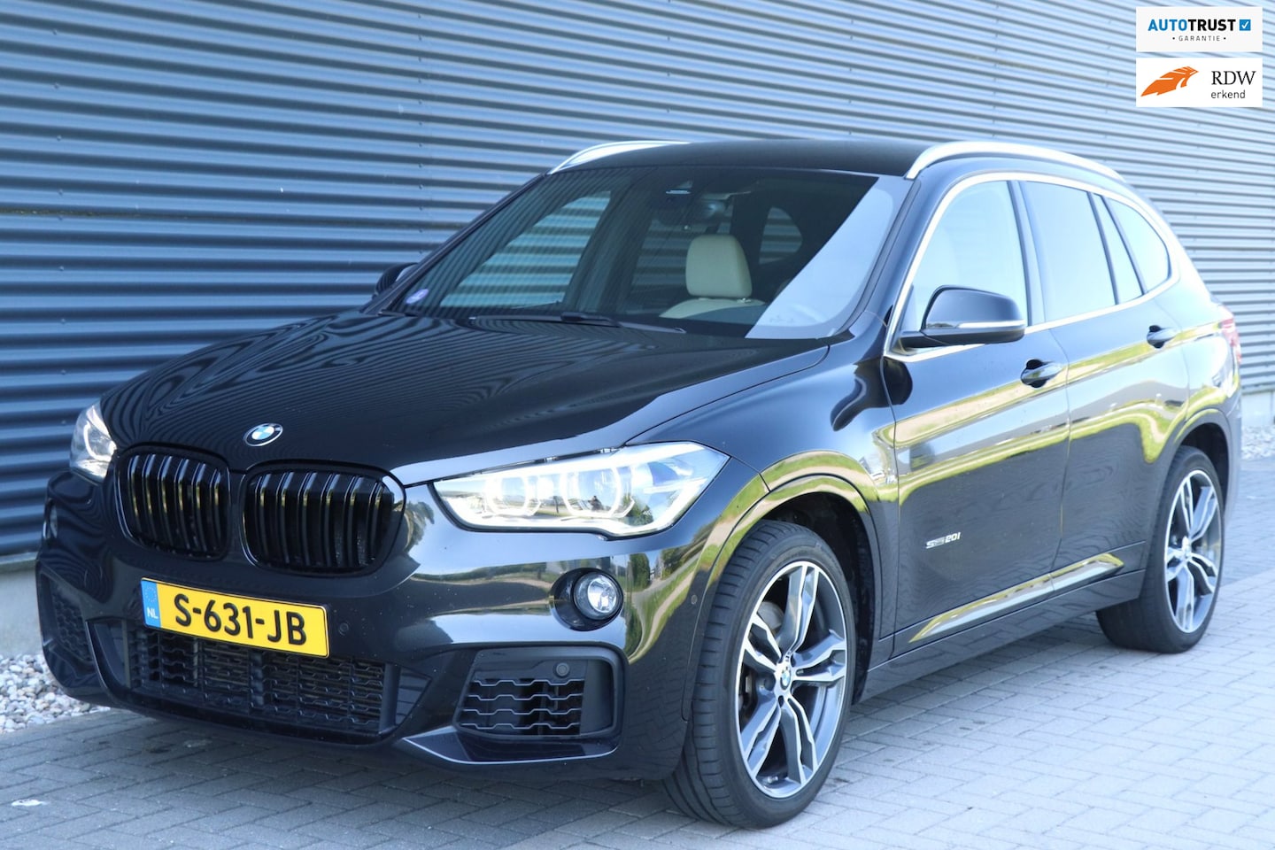 BMW X1 - SDrive20i High Executive | M-Pakket - AutoWereld.nl