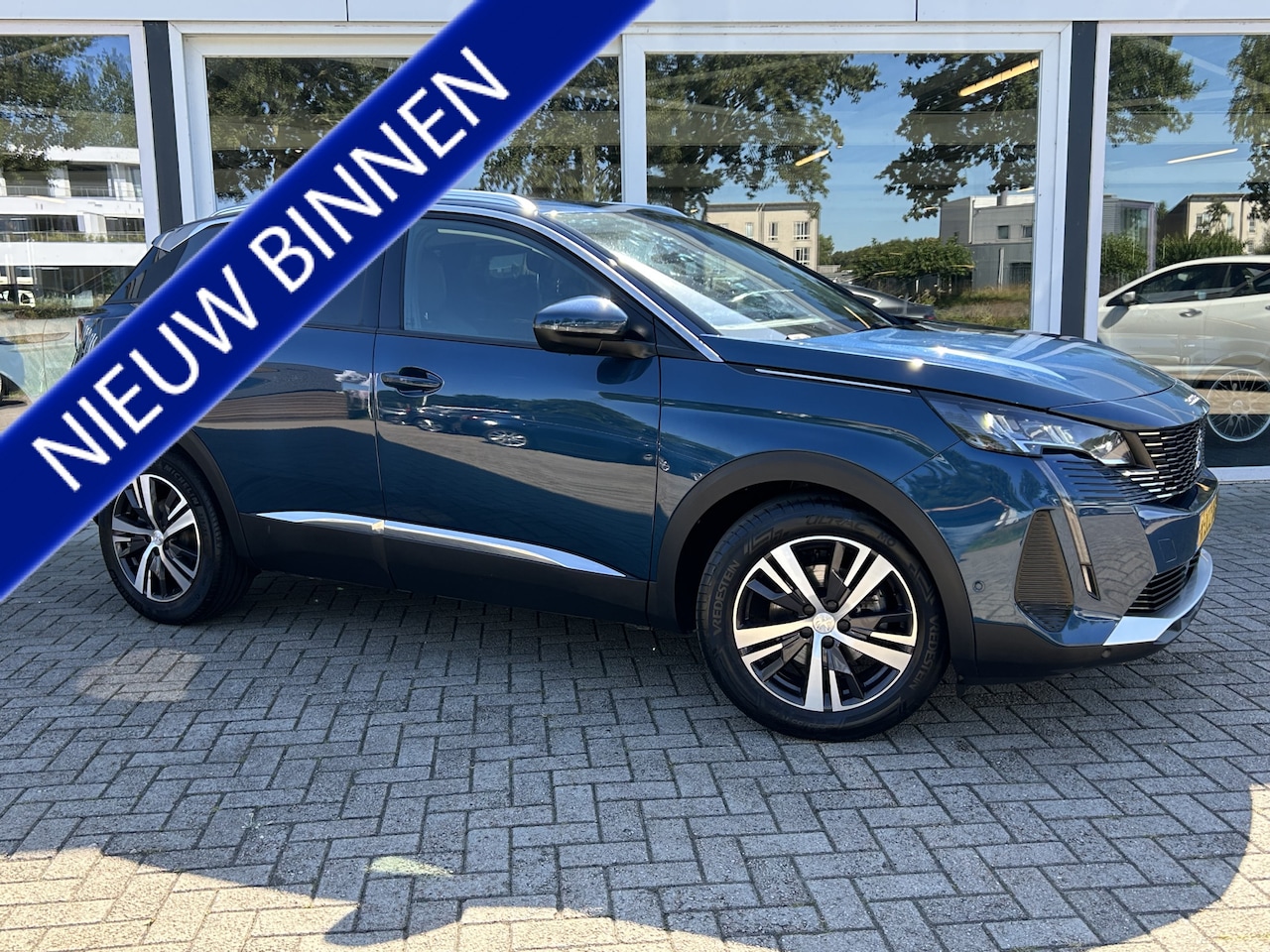 Peugeot 3008 - 1.2 PureTech Blue Lease Premium Nieuw model LED / Automaat /  Carplay / Camera / Trekhaak - AutoWereld.nl