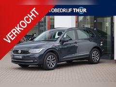 Volkswagen Tiguan - 1.4 TSI eHybrid Life wegklapbare trekhaak achteruitrijcamera dealeronderhouden ACC digital