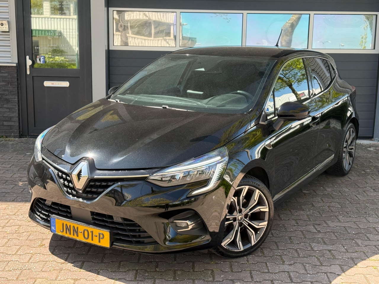 Renault Clio - 1.3 TCE Initiale Paris Automaat Navi Camera - AutoWereld.nl