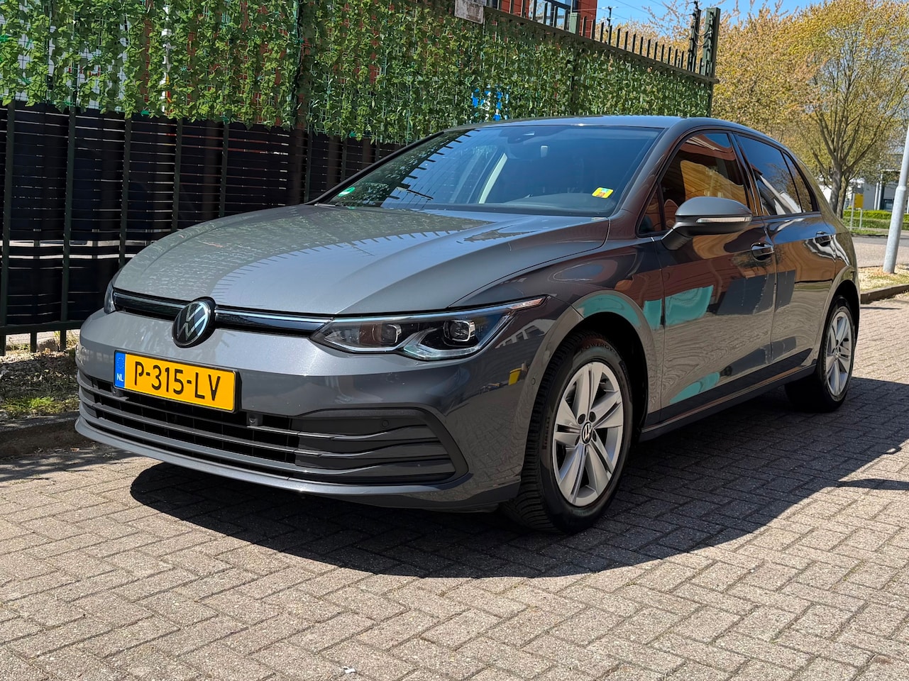Volkswagen Golf - 1.0 TSI Life Business 2022 LED|CAMERA|NAP - AutoWereld.nl