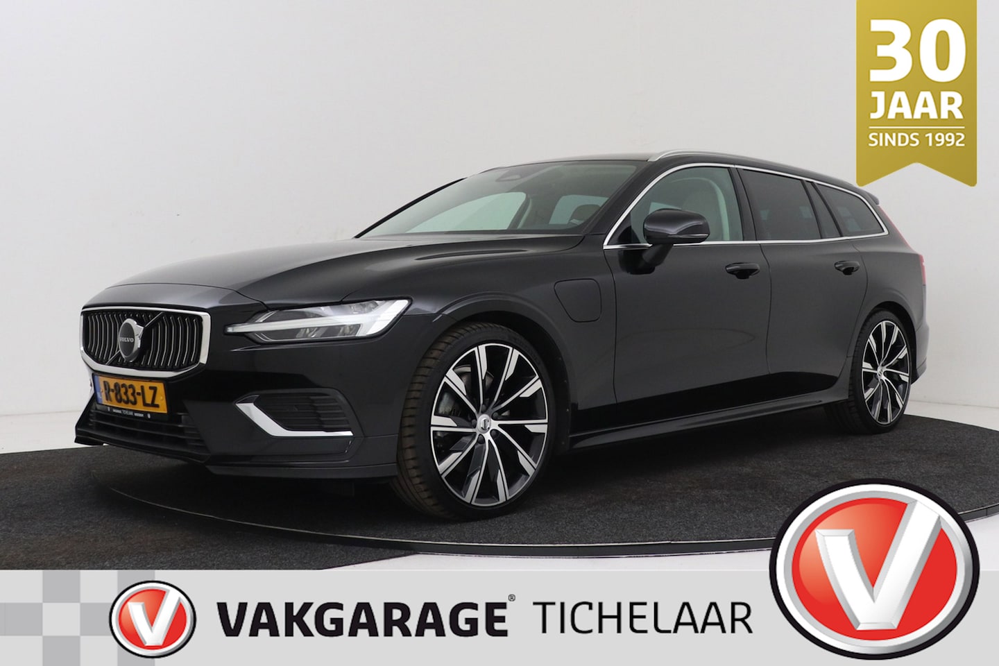 Volvo V60 - 2.0 T6 Plug-in hybrid AWD Core Bright | Dealer onderhouden | Camera | Trekhaak - AutoWereld.nl