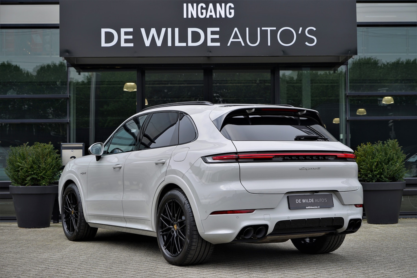 Porsche Cayenne - 3.0 S E-Hybrid SportDesign 520pk Krijt Pano SoftClose Trekhaak Head-up InnoDrive Keyless 3 - AutoWereld.nl