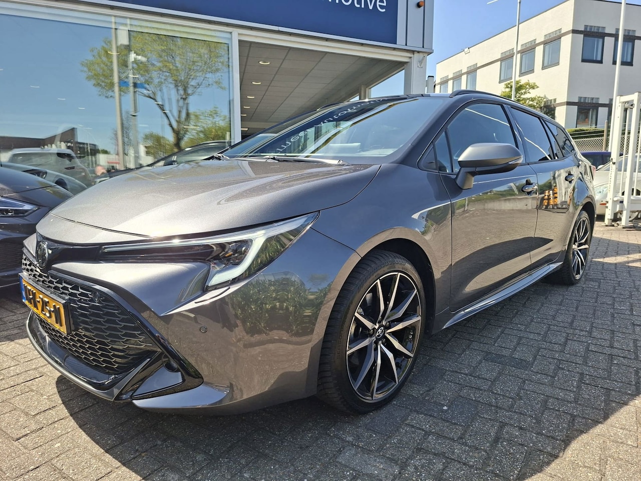 Toyota Corolla Touring Sports - Hybrid 180 GR Sport Hybrid 180 GR Sport 200 PK ! - AutoWereld.nl