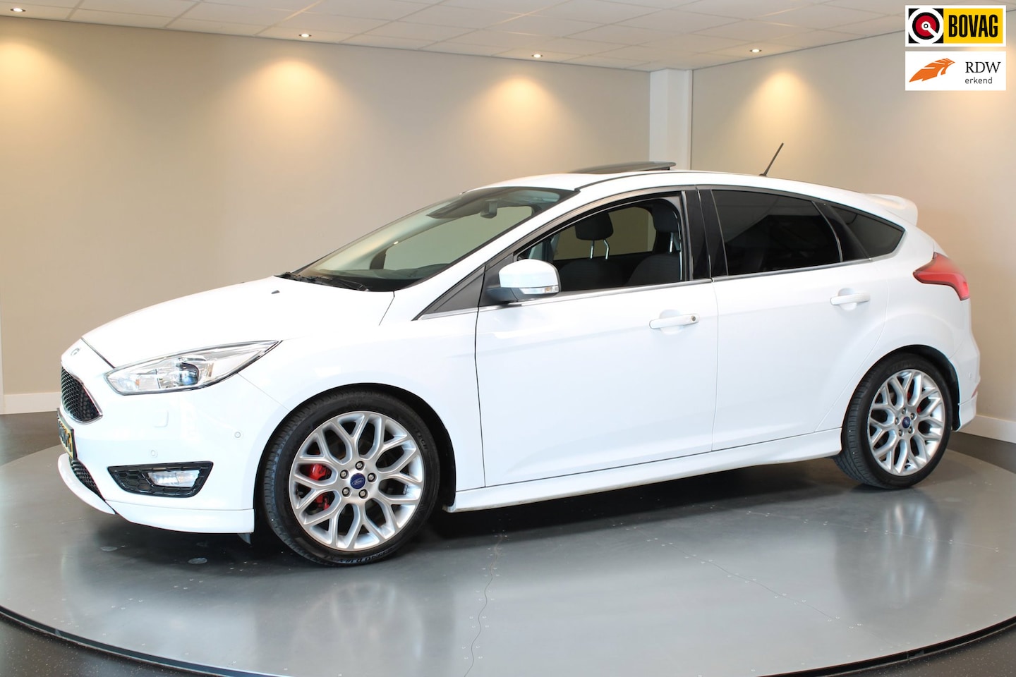 Ford Focus - 1.0 *Automaat* Pano|Carplay|Stoel/Stuurverw.|Navi|Cruise|Sfeerverlichting|Climate|Blind-sp - AutoWereld.nl