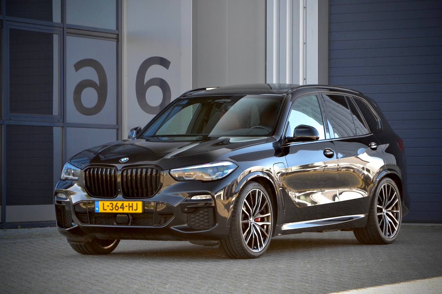 BMW X5 - XDrive45e M Sport / NL Auto / 1ste Eig. / Pano / Comf. Stoel / 22" / HUD / H&K Sound - AutoWereld.nl