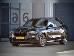 BMW X5 - XDrive45e M Sport / NL Auto / 1ste Eig. / Pano / Comf. Stoel / 22" / HUD / H&K Sound