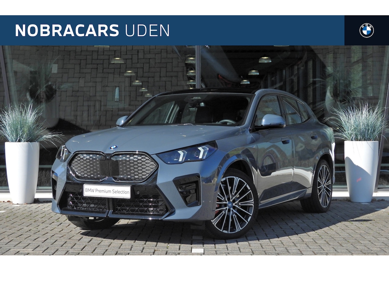 BMW iX2 - eDrive20 High Executive M Sport /  Panoramadak / Sportstoelen / Comfort Access / Head-Up / - AutoWereld.nl