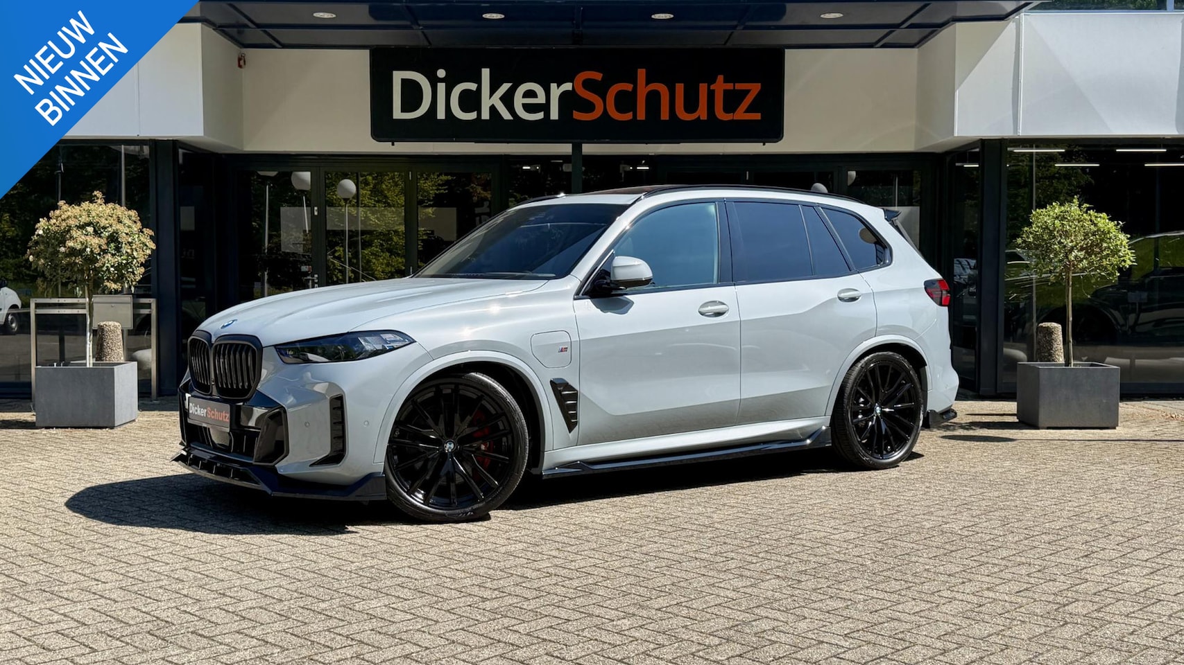 BMW X5 - xDrive50e M Sport Pro Bodykit | Pano | Trekhaak | Comfortstoelen - AutoWereld.nl