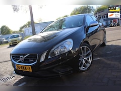 Volvo V60 - 2.0T R-Design | Automaat | Navi | Stoelverwarming |