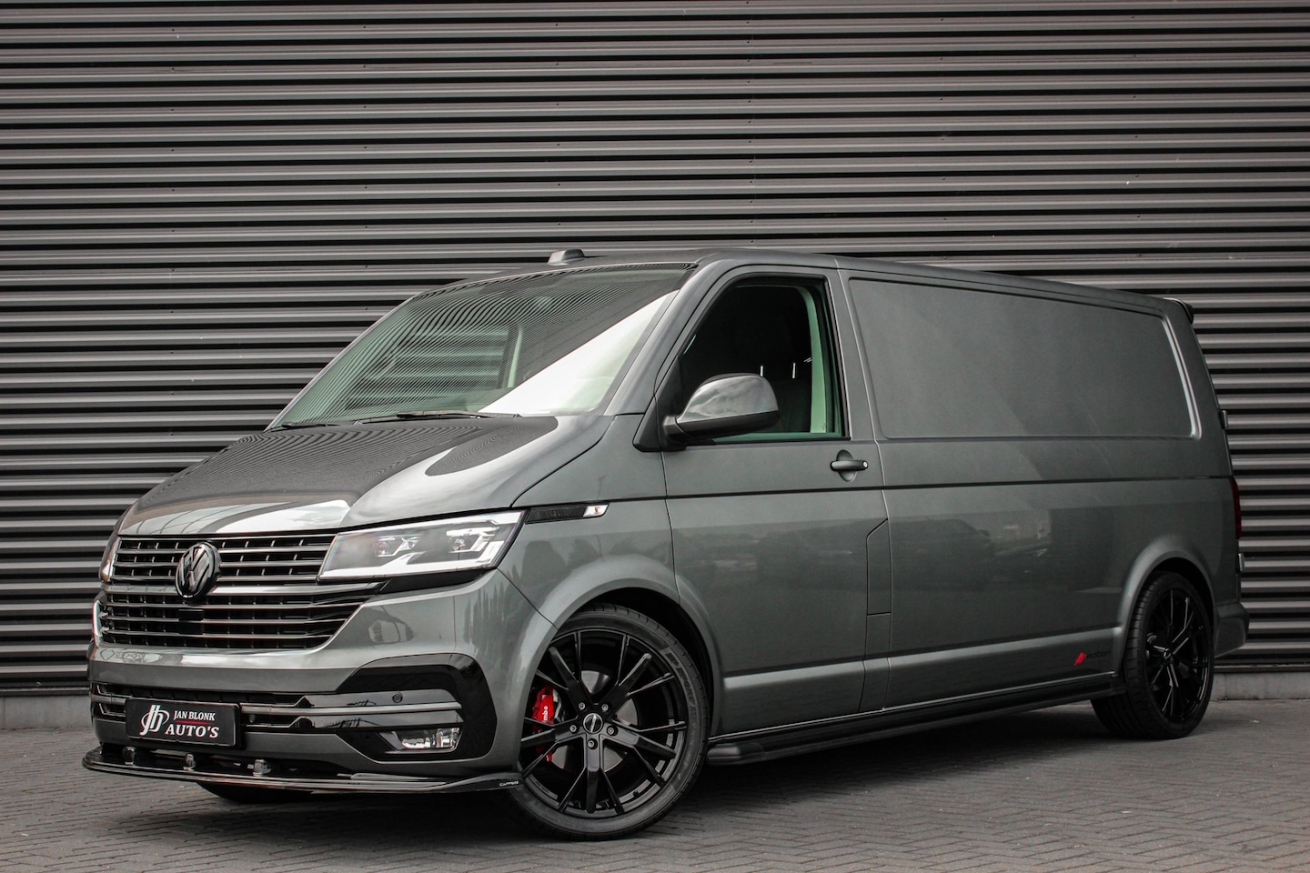 Volkswagen Transporter - 2.0 TDI L2H1 150PK JB- EDITION DSG / PDC / VERLAGINGSVEREN / LEDEREN BEKLEDING / FULL / AP - AutoWereld.nl