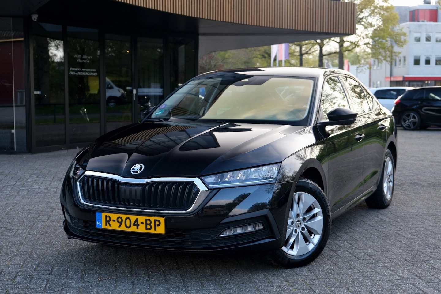 Skoda Octavia - 1.5 e-TSI Business Edition|Rijklaar!|ACC|Camera|Trekhaak|Carplay|Keyless|LED|Sfeer|Stoelve - AutoWereld.nl