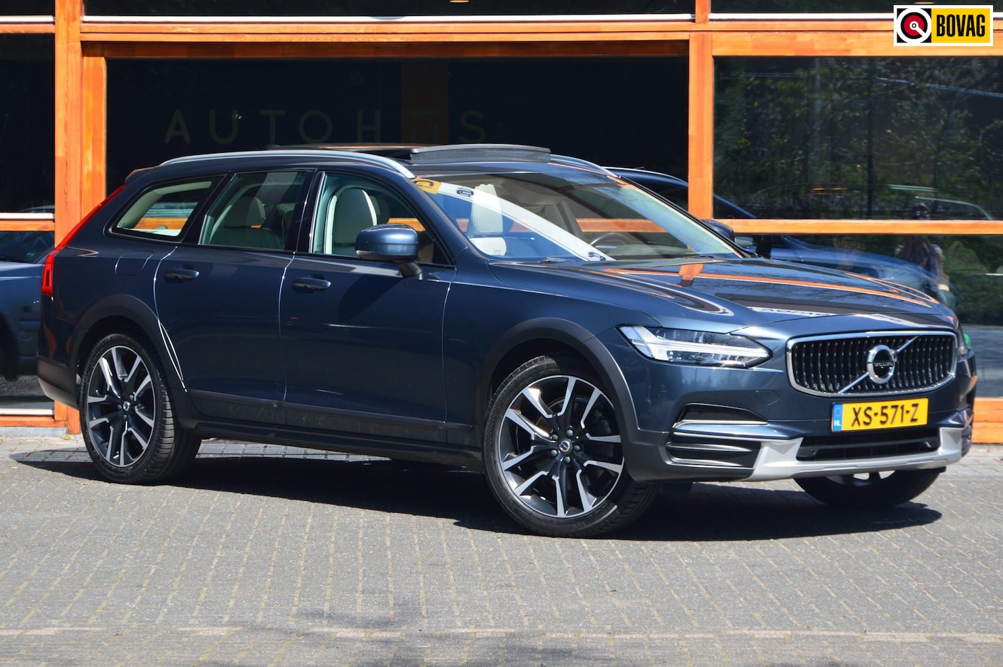 Volvo V90 Cross Country - T5 AWD | Panoramadak | Trekhaak | Head-Up Display | Apple CarPlay | Stoelverwarming | Memo - AutoWereld.nl