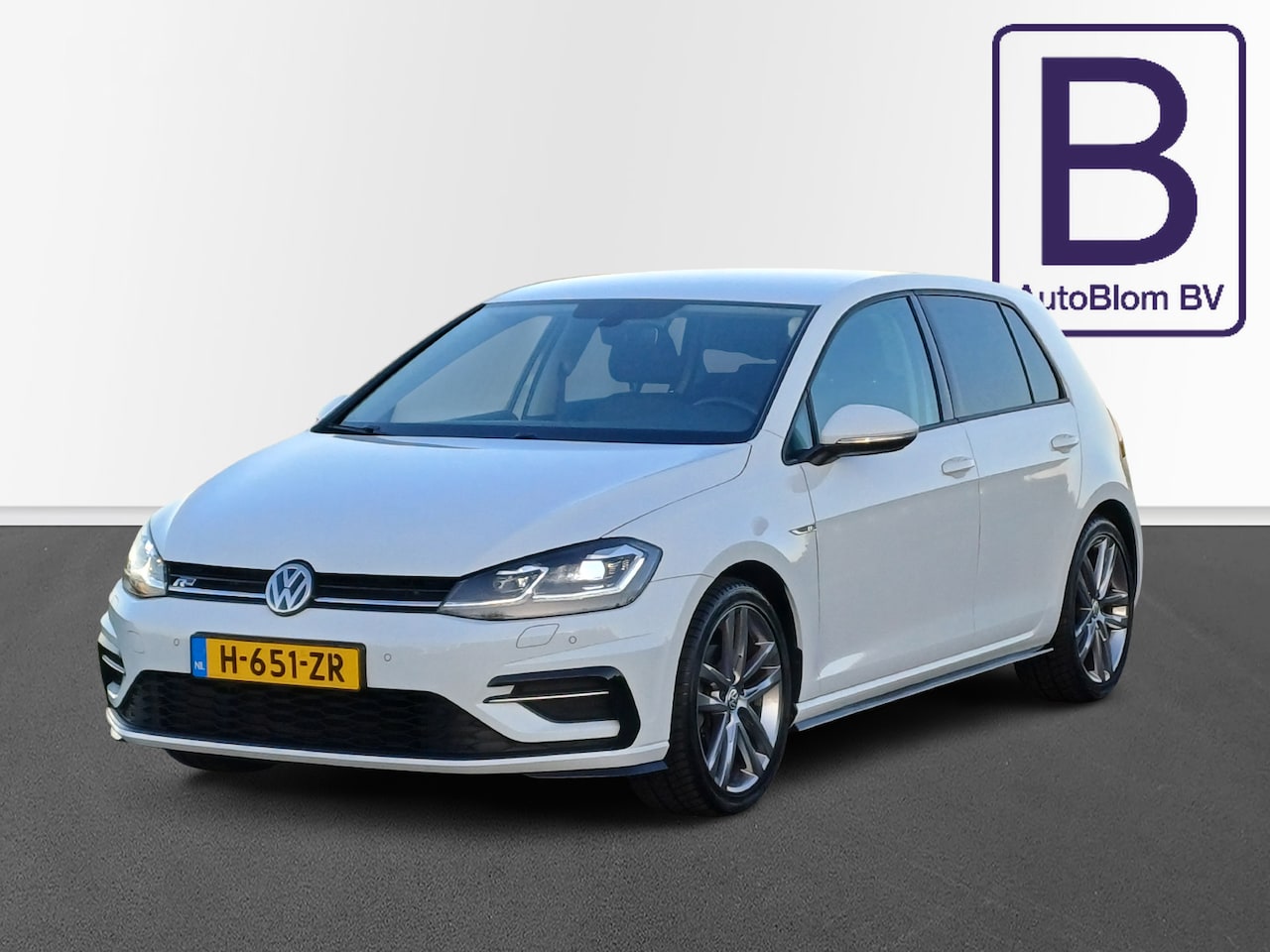 Volkswagen Golf - 1.5 TSI Highline R /R-Line/Camera/Digi Dash/Cruise/18"/Navi/ - AutoWereld.nl