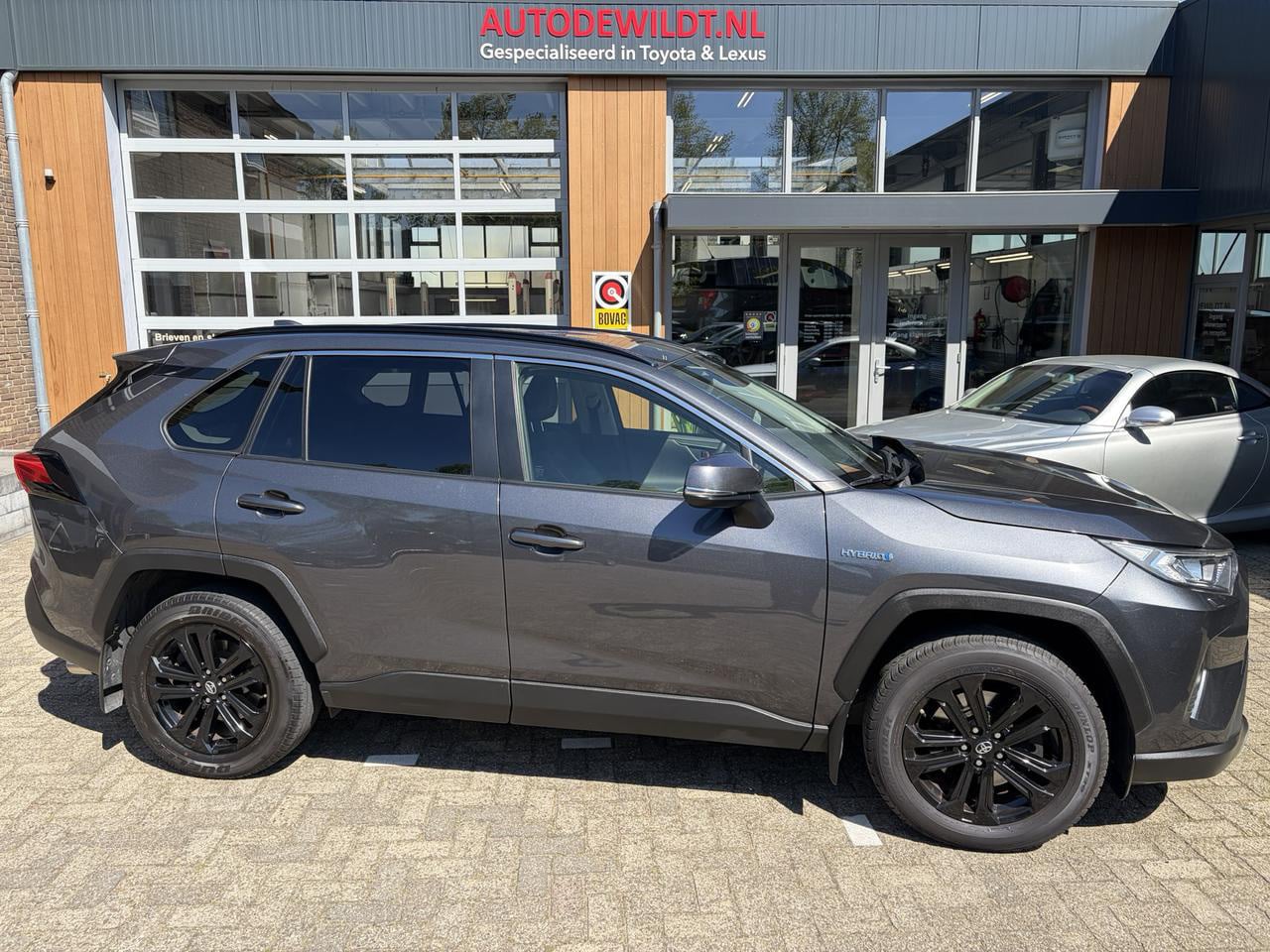Toyota RAV4 - 2.5 Hybrid AWD Business A/T + 12 MND BOVAG - AutoWereld.nl
