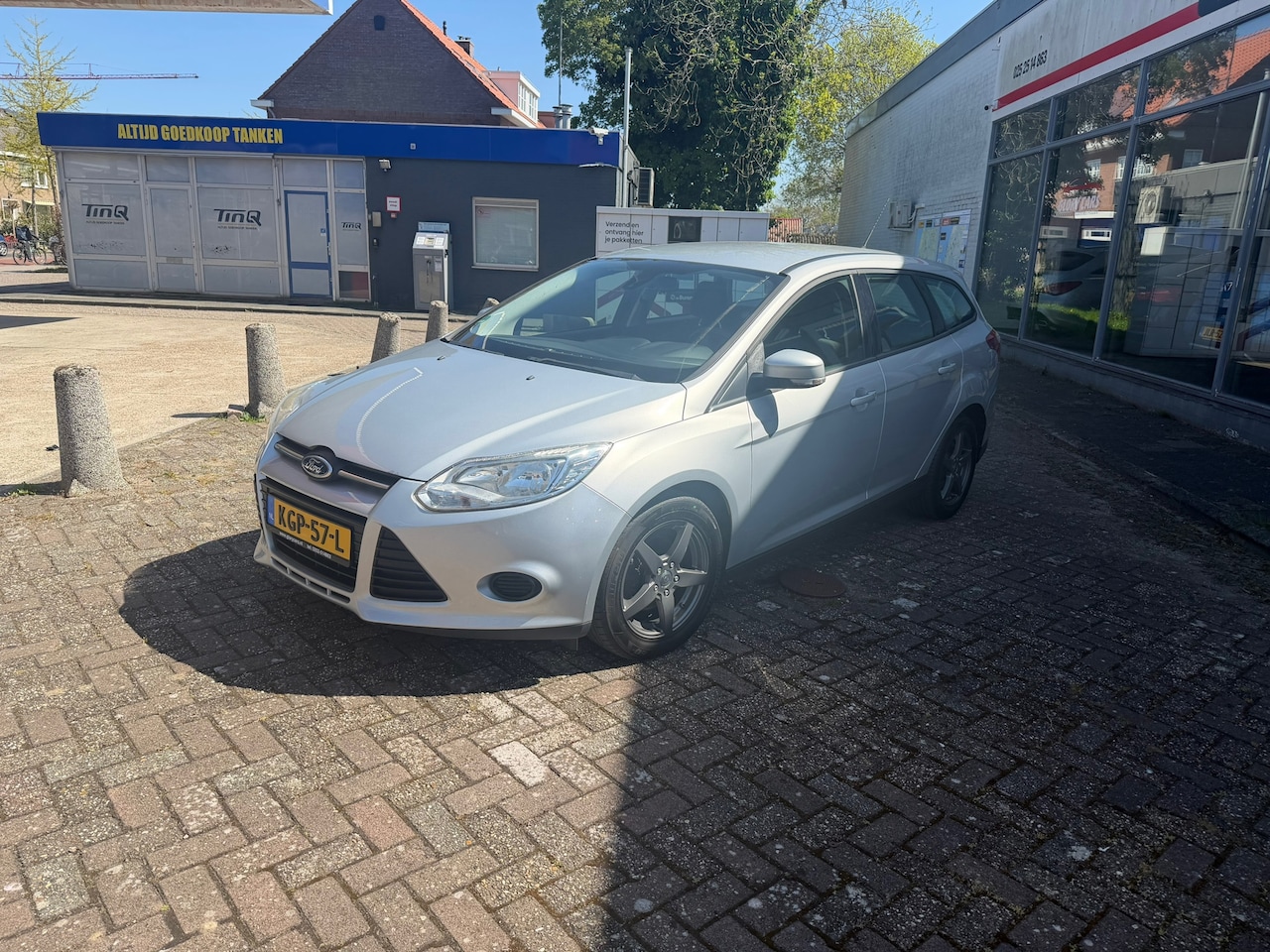 Ford Focus Wagon - 1.0 EcoBoost Titanium 1.0 EcoBoost Titanium - AutoWereld.nl