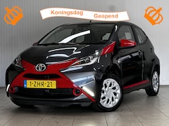 Toyota Aygo - 1.0 VVT-i x-play/ Camera/ Media-Scherm/ Two-Tone/ Airco/ Toerenteller/ Bluetooth/ Elek. pa
