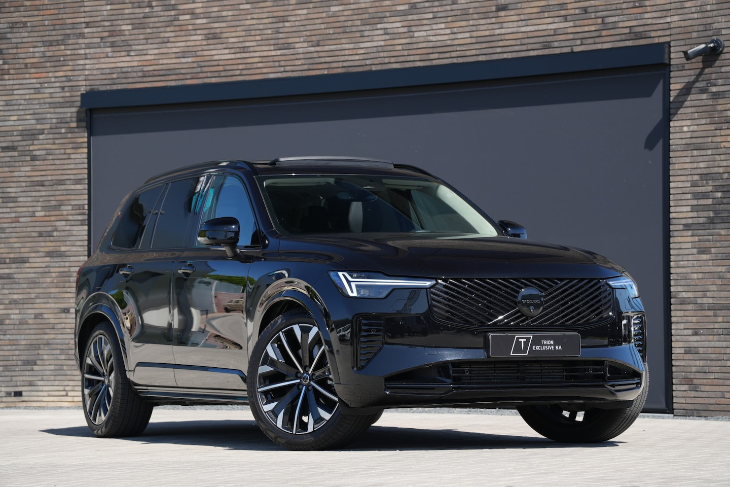 Volvo XC90 - 2.0 T8 Plug-in hybrid AWD Ultra Dark | Pano | Luchtvering | H&K | Stoel/Stuurverwarming | - AutoWereld.nl