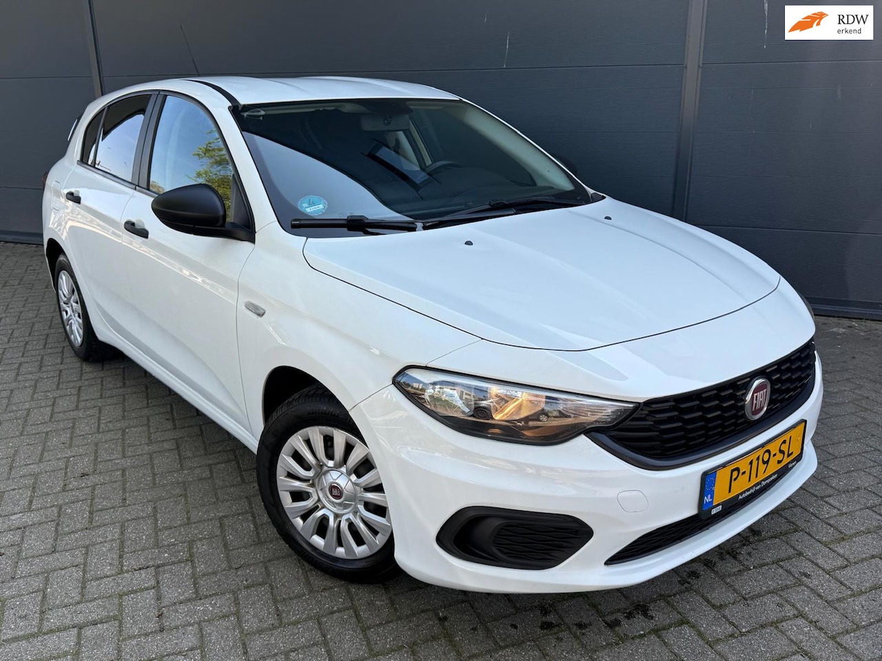 Fiat Tipo - 1.4 Lounge/Airco/parkeersensoren/nieuw apk - AutoWereld.nl
