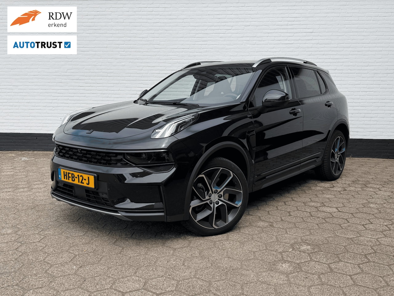 Lynk & Co 01 - 1.5 PHEV PANO l 360 CAMERA l ACC l BLACK EDITION - AutoWereld.nl