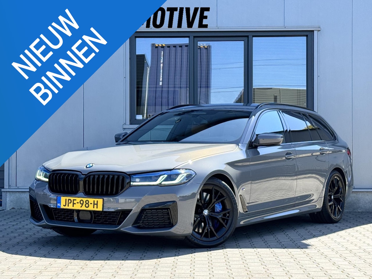 BMW 5-serie Touring - 530d High Executive 286 PK | M sport | Laser | 19 Inch | H/K | Keyless - AutoWereld.nl