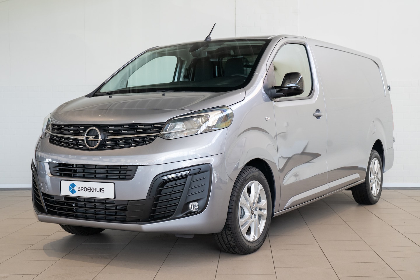 Opel Vivaro - 2.0 CDTI L3H1 Innovation Automaat | Camera | Navi | Cruise Controle | Apple Carplay & Andr - AutoWereld.nl
