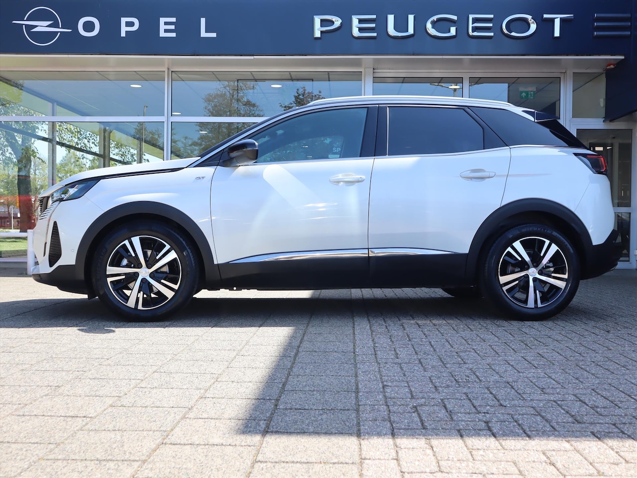 Peugeot 3008 - SUV GT PureTech 130pk EAT8 automaat, Rijklaarprijs, Navigatie Camera Adaptieve Cruise cont - AutoWereld.nl