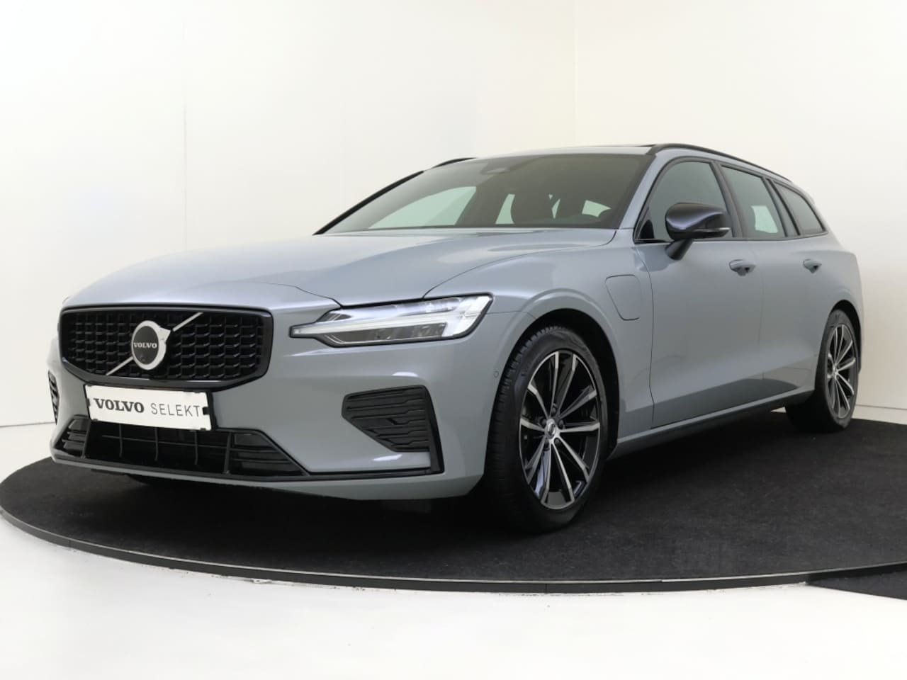 Volvo V60 - 2.0 T6 AWD + Dark | Trekhaak | 360 Camera | Schuif-/Kanteldak - AutoWereld.nl