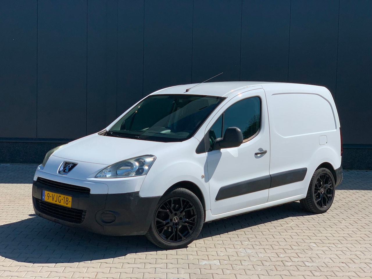 Peugeot Partner - 120 1.6 HDI L1 XT | AIRCO | TREKHAAK | - AutoWereld.nl