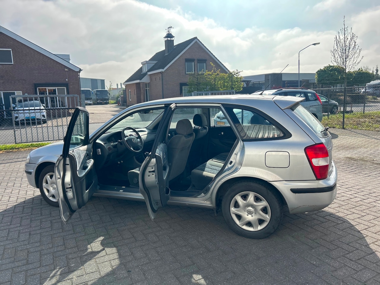 Mazda 323 Fastbreak - 1.5i LX | AIRCO | AUTOMAAT | - AutoWereld.nl