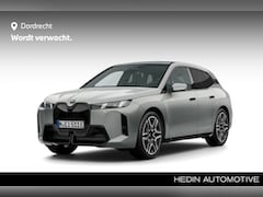BMW iX - xDrive45 101 kWh | M Sportpakket + Pro | Comfort pack | Iconic Glow | Trekhaak
