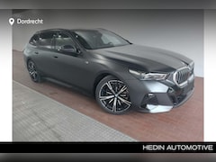 BMW 5-serie Touring - 520d M-Sport | Frozen Mat Lak | 20" | CoPilot | Trekhaak |