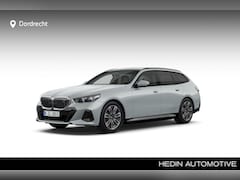 BMW i5 Touring - eDrive40 84 kWh | M-Sport | 19" | CoPilot | Panoramadak | Trekhaak | Ventilatiestoelen | B