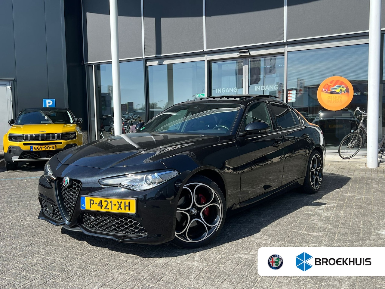Alfa Romeo Giulia - 2.0T Sprint Veloce Interieur | Panoramadak | Afneembare Trekhaak | 19" Licht Metalen Velge - AutoWereld.nl