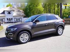 Volkswagen T-Roc - 1.5 TSI Style Navi Pdc Panoramadak Trekhaak
