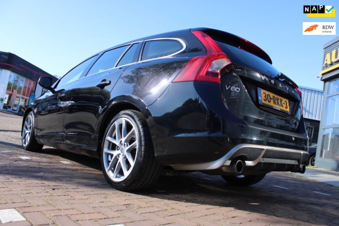 Volvo V60 - 2.0T R-Design | Automaat | Navi | Stoelverwarming | - AutoWereld.nl