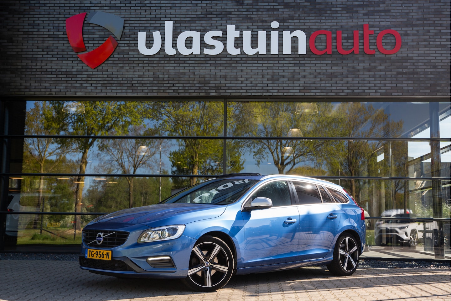 Volvo V60 - 2.0 D4 Business Sport 2.0 D4 Business Sport , Panoramadak, Trekhaak, - AutoWereld.nl