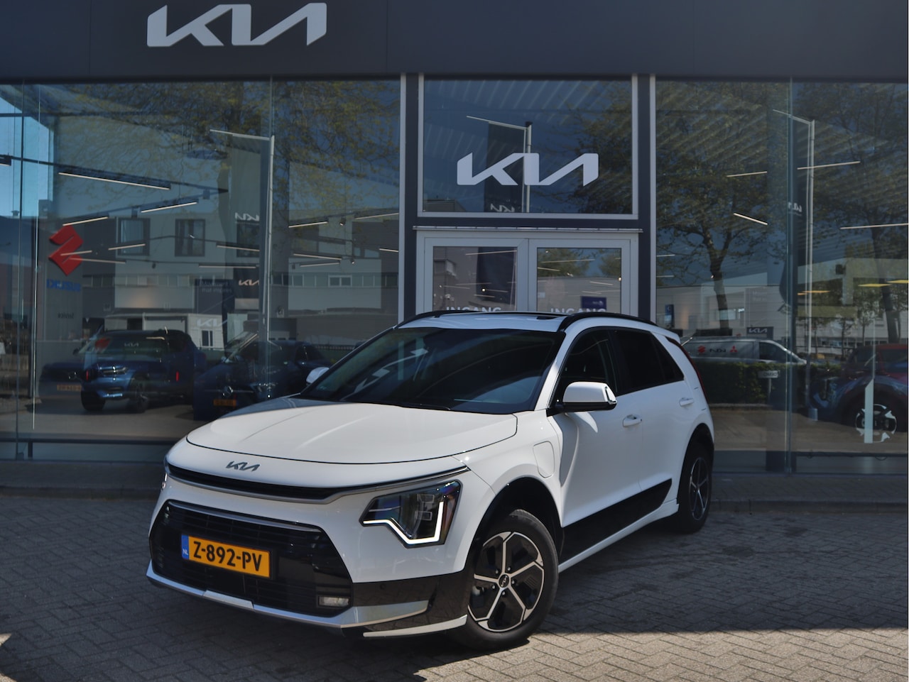 Kia Niro - 1.6 GDi PHEV Plug-In DynamicPlusLine Schuifdak | Leder | Stoelverwarming | Tot 10 jaar Gar - AutoWereld.nl