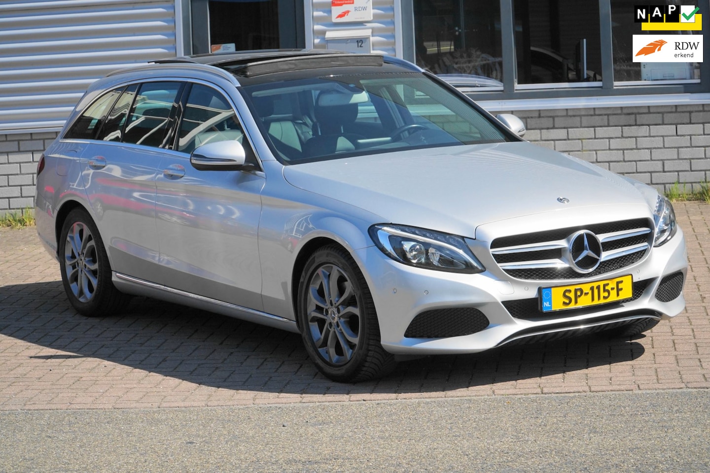 Mercedes-Benz C-klasse Estate - 180 EERSTE EIGENAAR PANO CAMERA - AutoWereld.nl